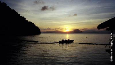 u47/ptagle/medium/34042250.D4001cSunriseatMiniloc.jpg