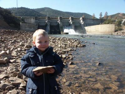 Luis throwing 'big rock' into dam (Guillena)