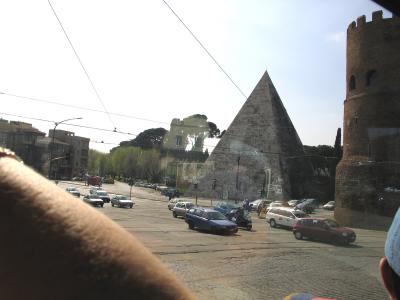 Rome1-0129-Pyramid.jpg