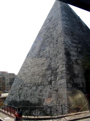 Rome1-0130-Pyramid.jpg