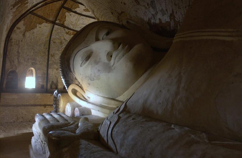 Mandalay Reclining Buddah.jpg