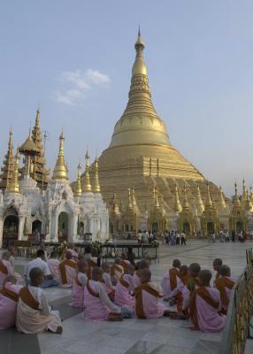 Shwedagon Pagoda Yangon.jpg