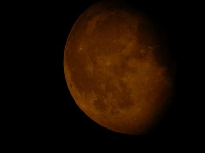 Full moon July 2004
digiscoped using Kowa 663 & Nikon Coolpix 4500