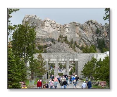 <b>Avenue of Flags</b><br><font size=2>Mount Rushmore Natl Memorial, SD