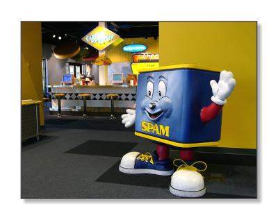 <b>In the Spam Museum<br><font size=2>(Thats right, the Spam Museum)</b><br><font size=2>Austin, MN