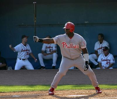 Ryan Howard being mimicked by opposing player in dugout