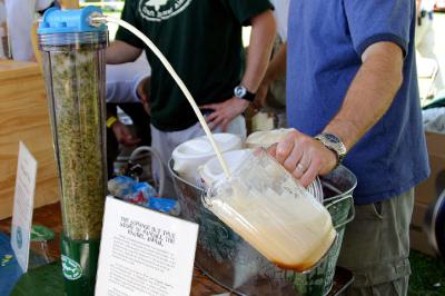 Dogfish Heads 60 Minute IPA ale is run thru Randall for more hop umph.