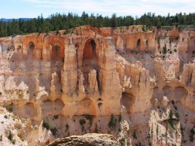 Grottos on the canyon wall at Inspiration Point