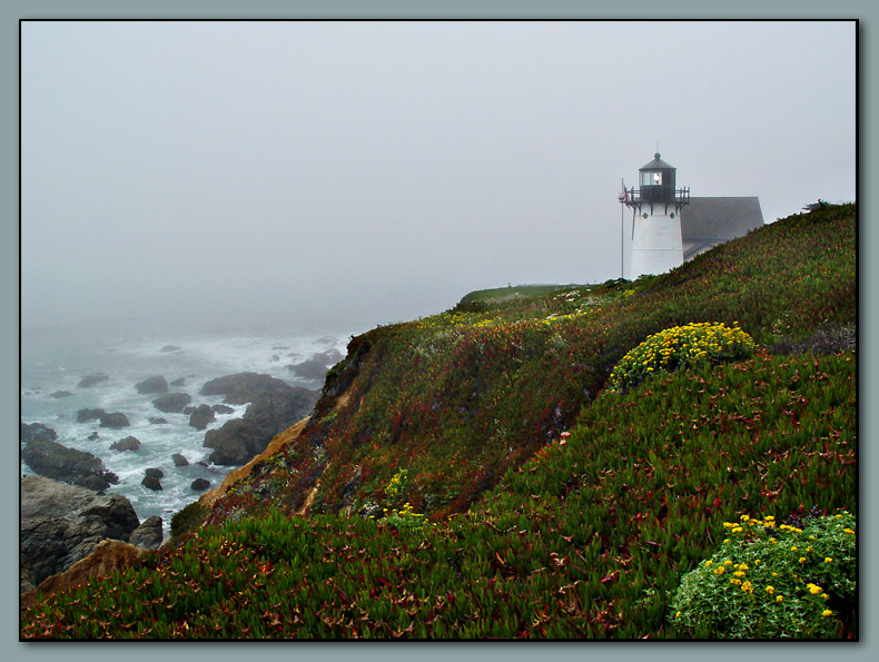 <font size=2>Point Montara Lighthouse *<br>by Michael Puff</font>