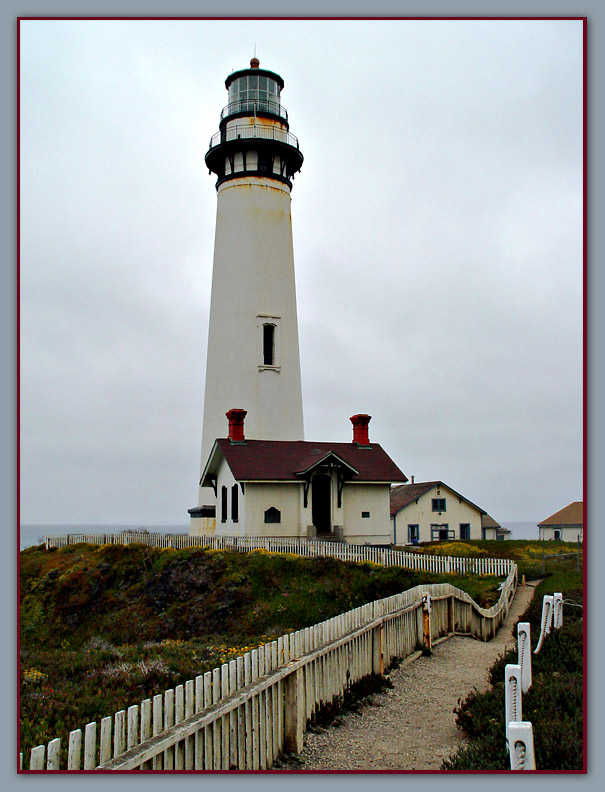 <b>8th place (tie)</b><br><font size=2>Pigeon Point Lighthouse *<br>by Michael Puff</font>