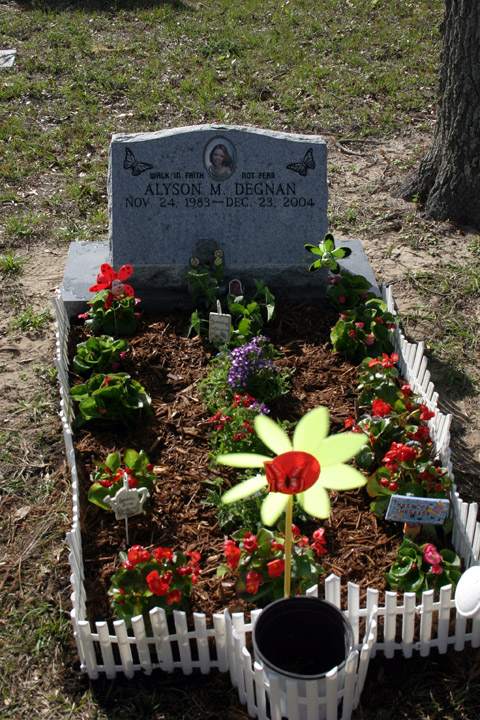 Alyson tombstone 046.jpg