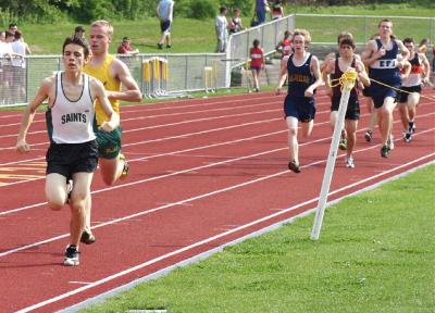 Danny Busby in full stride, 1st lap of the 1600