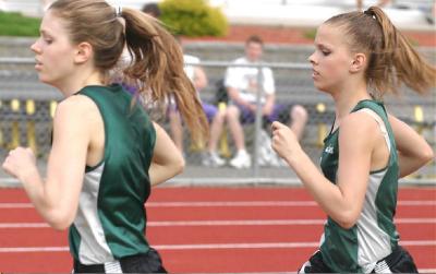 Allison & Natalie Busby, photo #2 / 3000 meter run