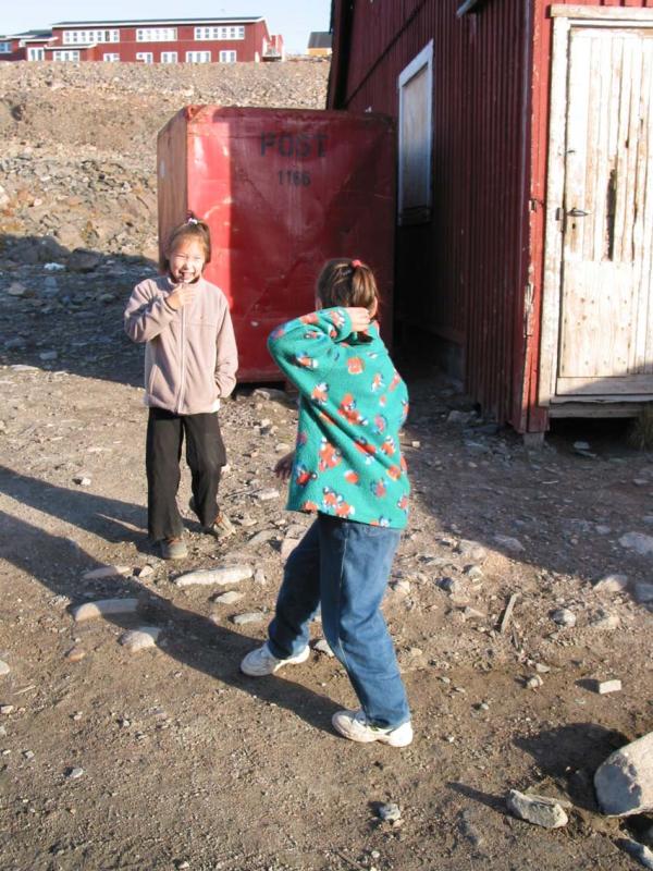 Girls playing modo