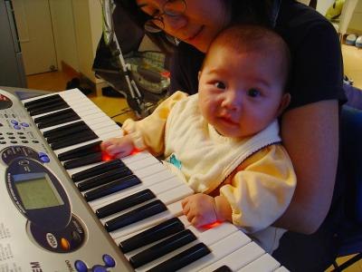 Playing Piano (26-6-2004)