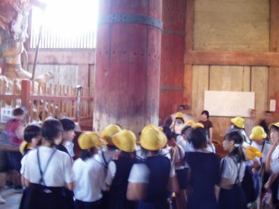 Schoolchildren crowd around the Buddha's navel... (more)