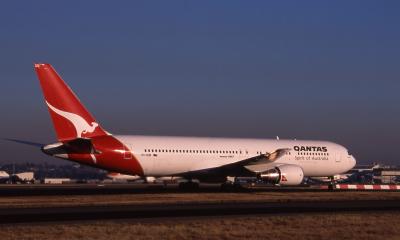 VH-OGM  Qantas   B767-300.jpg
