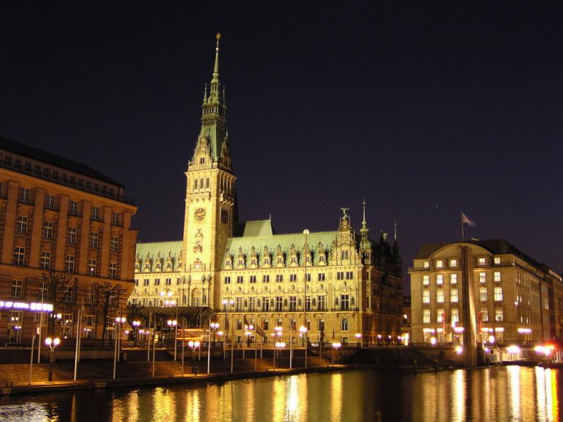 Rathaus by night