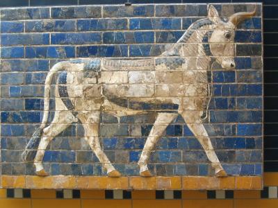 Now at the Nat'l Archaeological Museums, this is from Babylon's main entrance, from the reign of
Nebuchadnezzar II (605 - 562 BC).  Part of a hallway with lions on one side, bulls and
mythical beasts on the other, this was my favorite.  Hooves outside brick are a nice touch.

