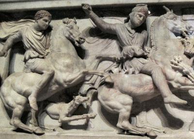 While others favor Mazaeus as owner, most feel the sarcophagus belonged to King Abdalonymos of 
Sidon and that this long side depicts Alexander and Abdalonymos hunting together.