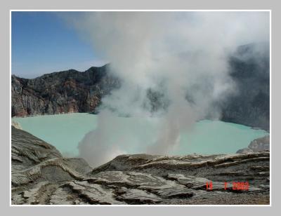 Ijen Lake with the sulphur smoke