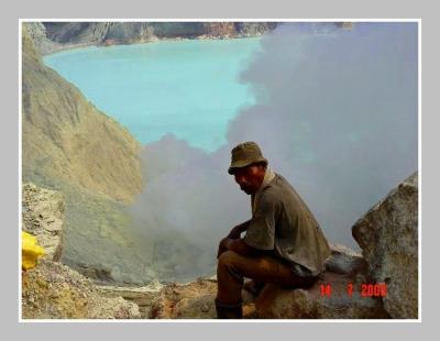Ijen miner take a rest