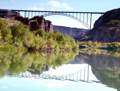 The left side of the canyon (from where this picture was taken) is higer in elevation than the right, even though the right appears higer.