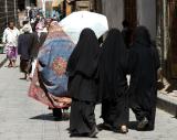 Women on the street, Sanaa