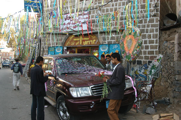 Preparing a car for a wedding in Sana'a
