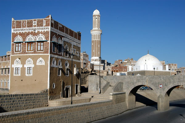 Qubbat al-Mahdi Mosque along the Sa'ila