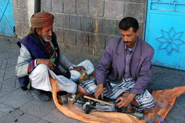 Sideway Jambiya (khanjar/dagger) repairman, Sana'a