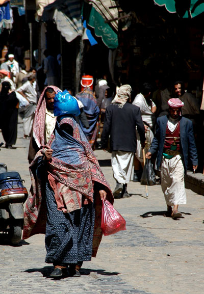 Yemeni woman in a colorful wrap