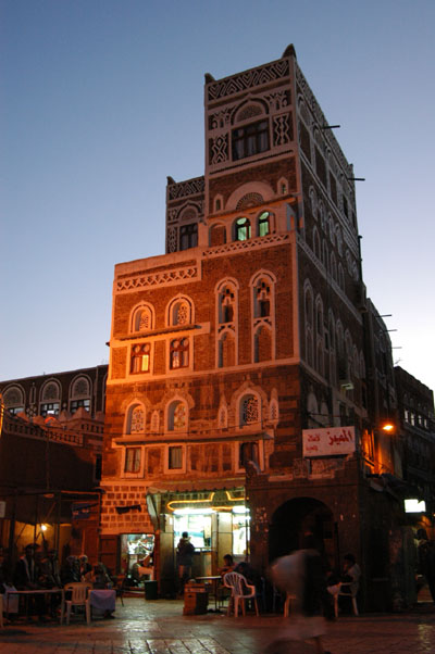 Square behind Bab al-Yemen, evening