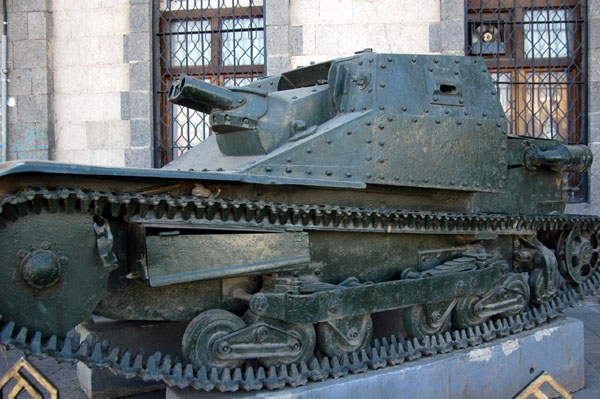 A tank in front of the Military Museum, Tahrir Square