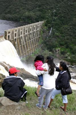 Hodges Dam - Onlookers