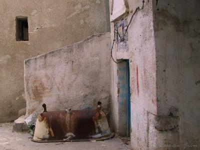 u48/cecilialim/medium/35542015.Bizerte.OldMedina.Bathtub.jpg