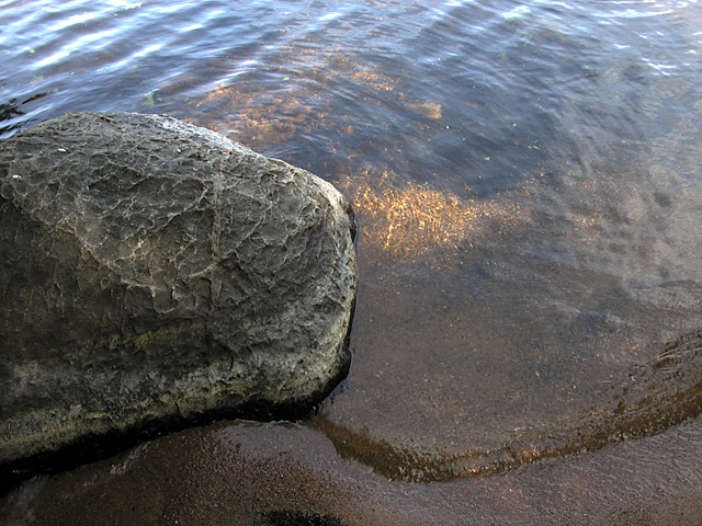 <b>Soft water on hard stone*</b><br><font size =1>Anabela G. strm