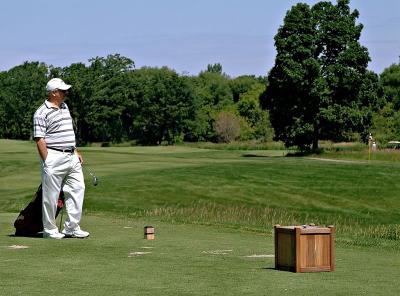 Joe surveys a par 3