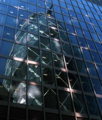 u48/delin/medium/30685381.SwissRe04.jpg