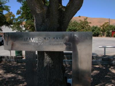 Memorial to James Dean.