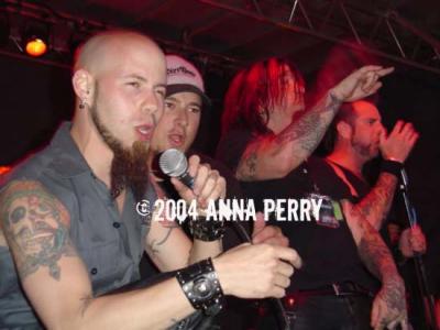 06.19.04 Members of Shinedown, Dropbox, Drowning Pool & more join SOiL on stage