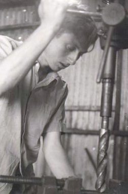  במגן - 1953 - שמוליק במסגריה