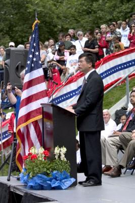 Washington State Governor Gary Locke speaking to the new U. S citizens