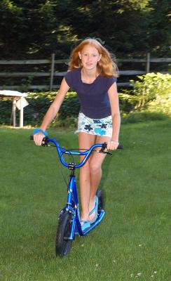 u48/jezcat/medium/30462285.kaylynnscootin.jpg