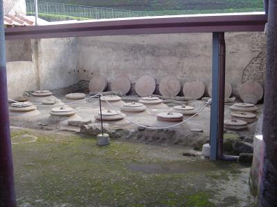 Terracotta kettles for cool storage (Boscoreale)