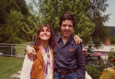 u48/johnny21/medium/30777264.19MeandCaroline.jpg