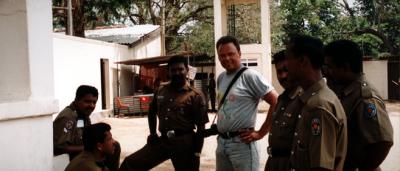 SriLankaw0003_Lennert+Police.jpg