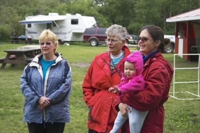 u48/livebait/medium/30985759.margkarenlisamorgan11.jpg