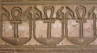 Denderah Temple Relief2.jpg