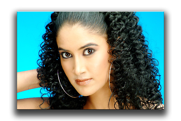 ALISHA--FACE--4.jpg